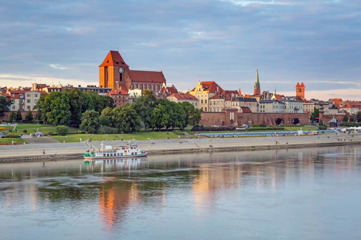 Widok starówki Toruńskiej z nad Wisły